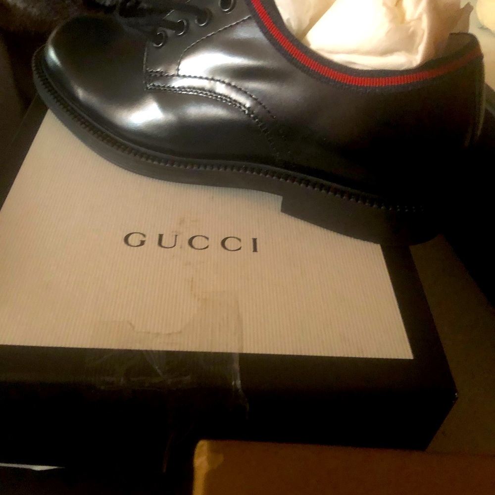 Boys Gucci dress shoes a size 28 never been worn. Brand new Authentic